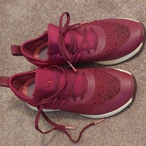 Fashion Athletic Shoes with Studs